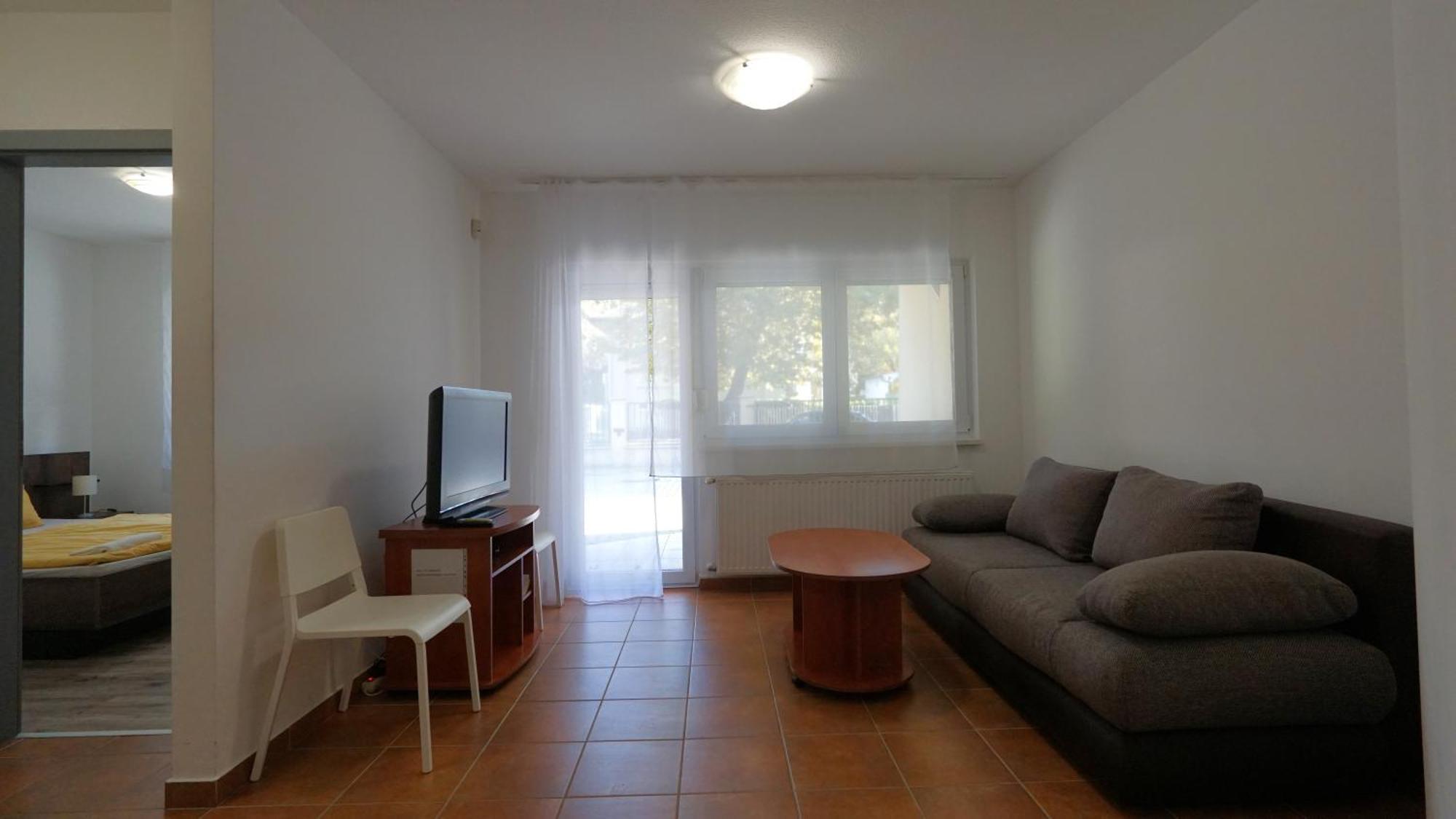 שיופוק Yellow Sun Apartman מראה חיצוני תמונה