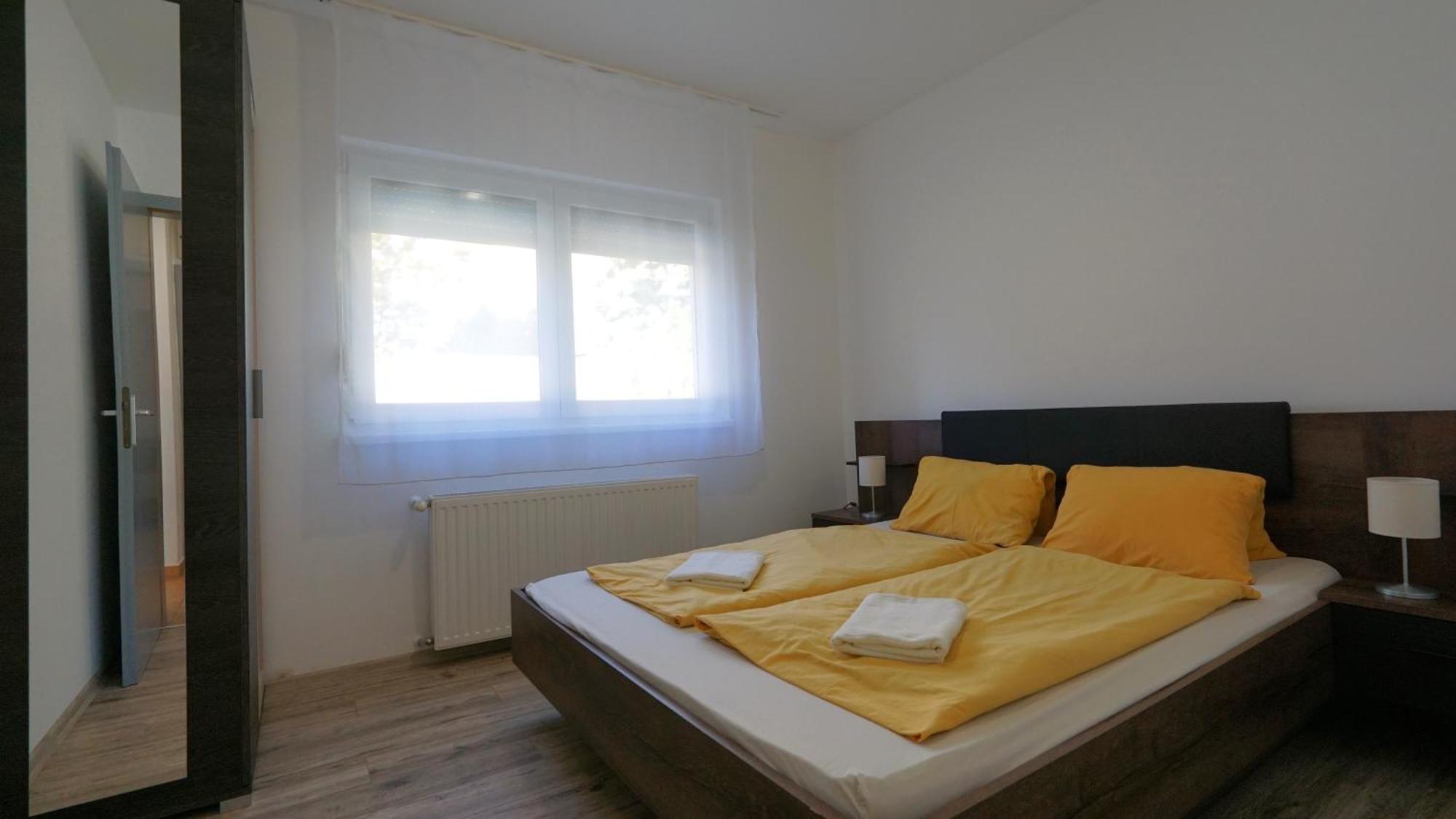 שיופוק Yellow Sun Apartman מראה חיצוני תמונה