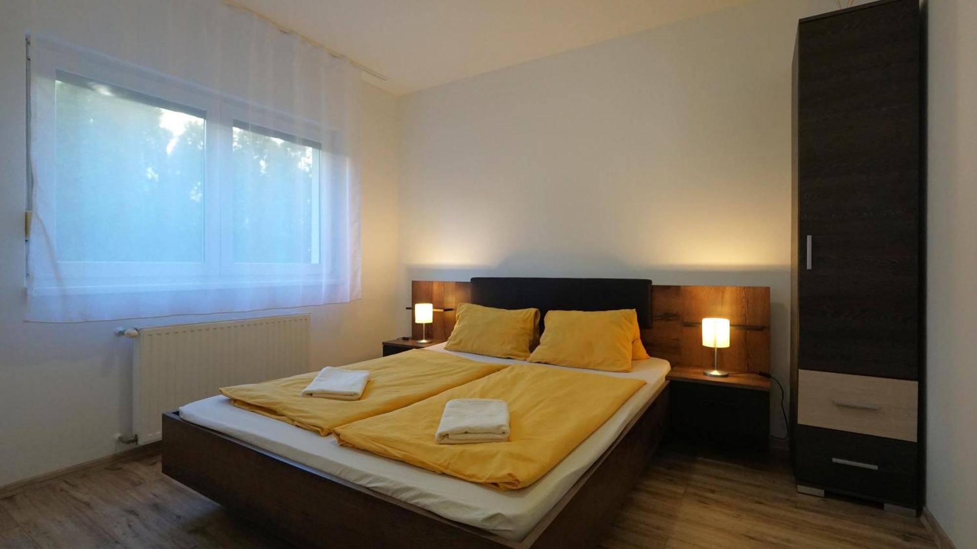 שיופוק Yellow Sun Apartman מראה חיצוני תמונה