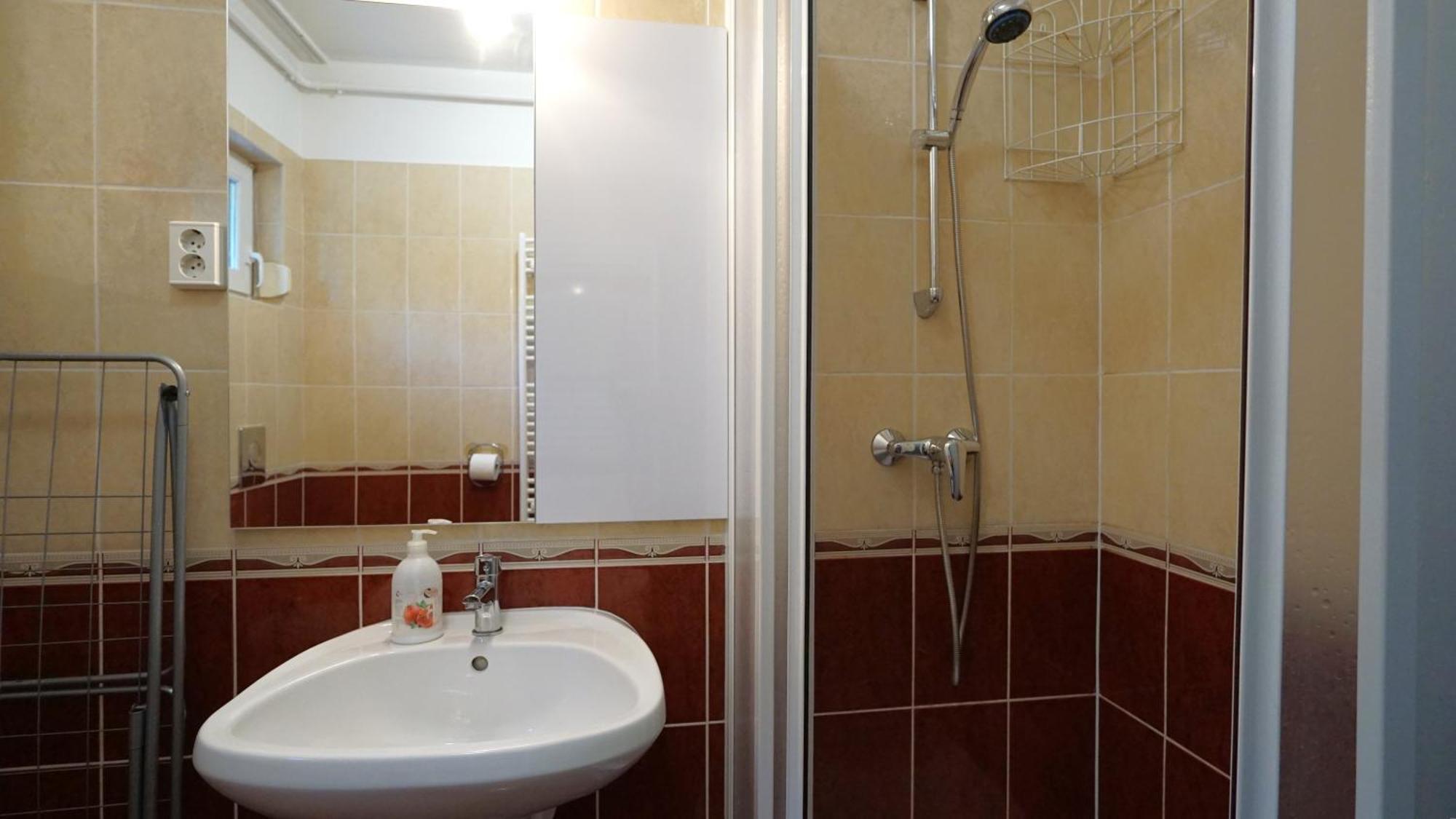 שיופוק Yellow Sun Apartman מראה חיצוני תמונה